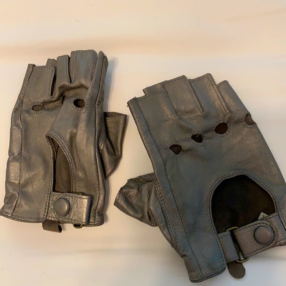 Gloves leather fingerless driving metallic